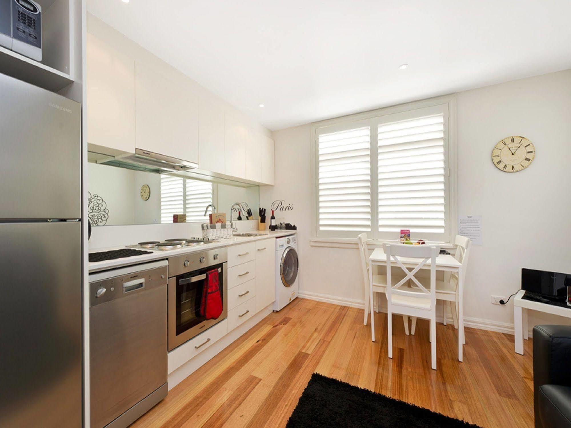 Position Perfect Carlton Apartment Мелбърн Екстериор снимка